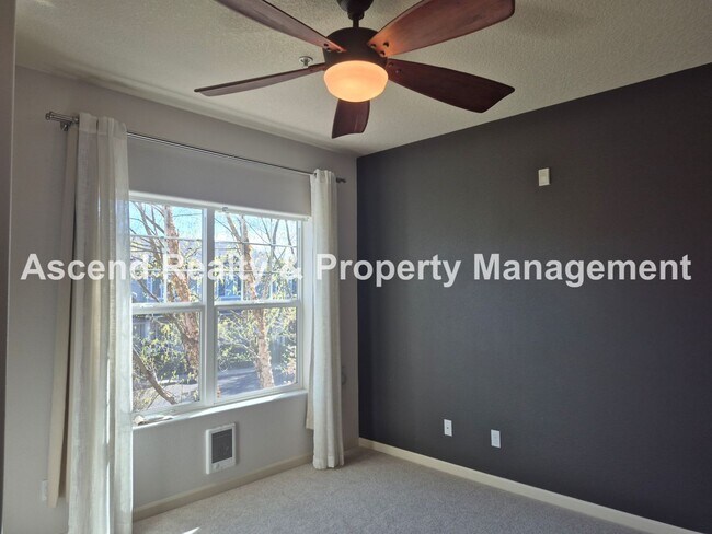 Building Photo - 2Bed/2Bath Tanasbourne Condo Quiet Location MiniSplit AC Assigned Parking Space Water & Garbage I...