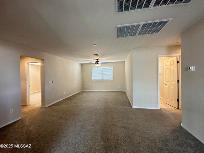 Building Photo - 7806 S Land Grant Dr