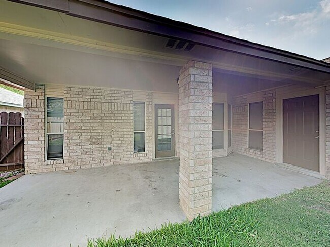 Building Photo - *No App Fee.*1 Month FREE Rent w/move in b...