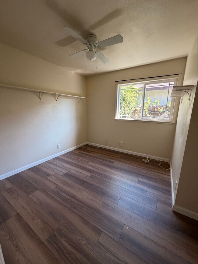 Building Photo - 7860 Summerplace Dr