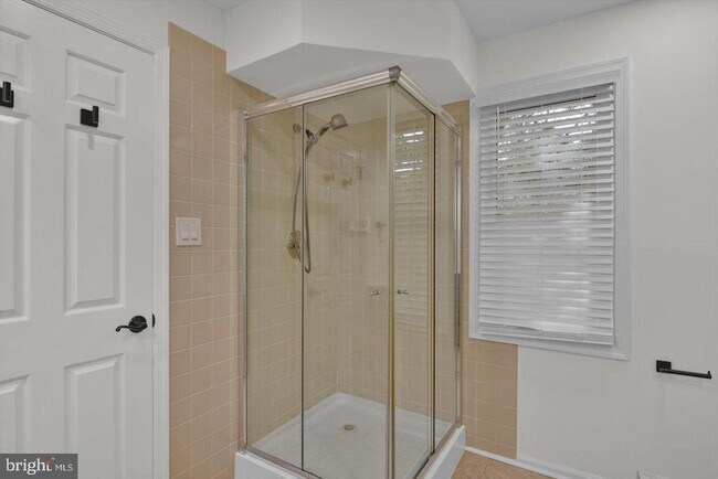Building Photo - 915 Chanticleer