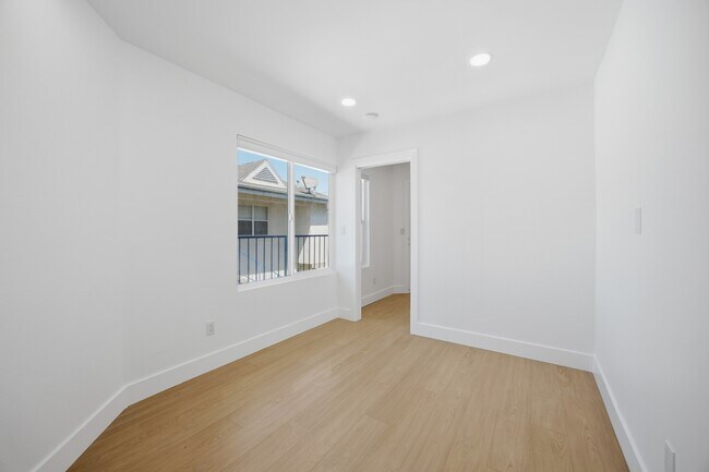 Building Photo - 1040 Gardena