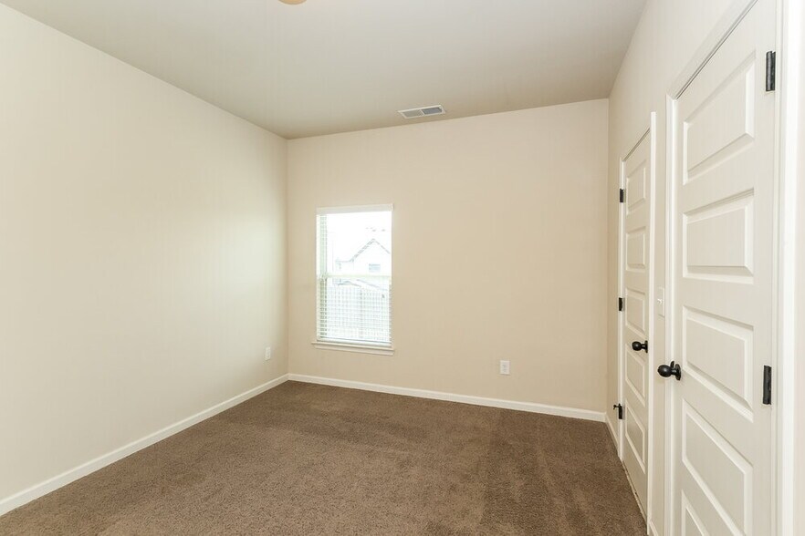 Building Photo - 576 Camano Way