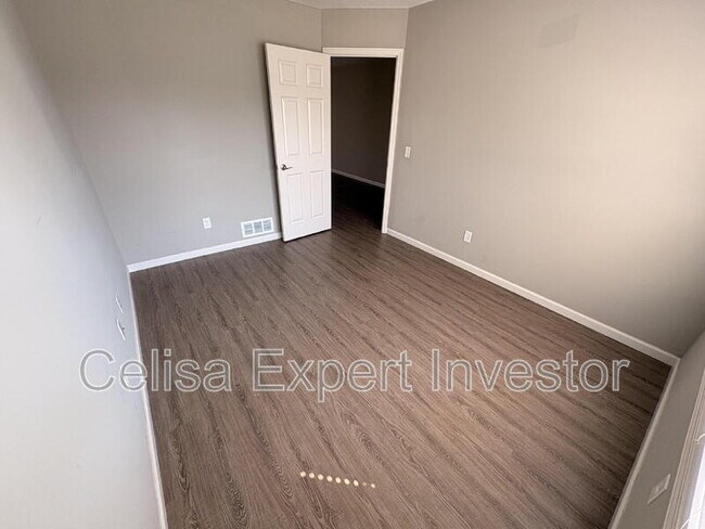 Building Photo - 4914 Stone Canyon Passage