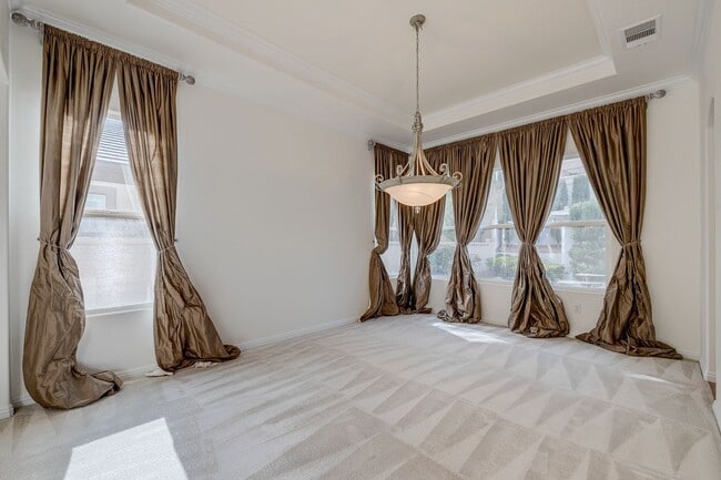 Building Photo - Beautiful 4Bd, 4Bth home in Guard Gated Community near Tivoli Village.