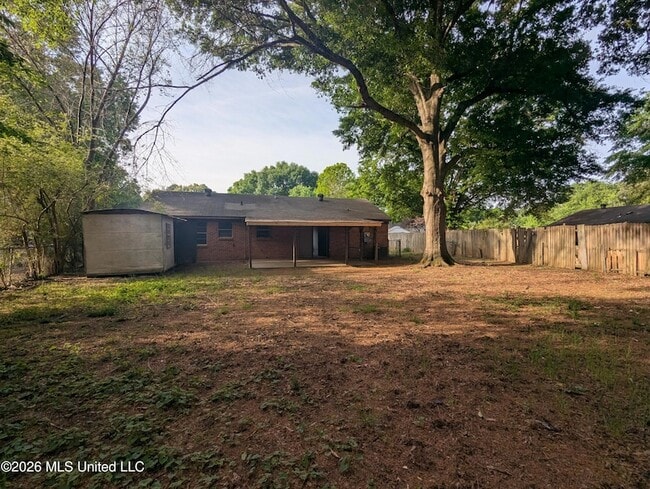 Building Photo - 2628 Hillcrest Dr