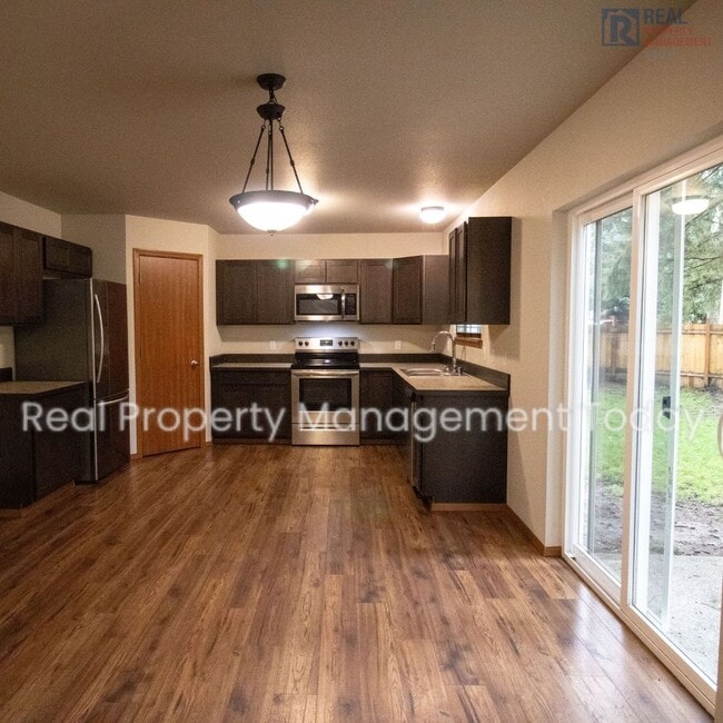 Building Photo - $250 MOVE IN SPECIAL!! Charming 3 Bedroom 2.5 Bath House in Yelm!