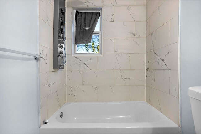 Building Photo - 3501 Oakmont Ave