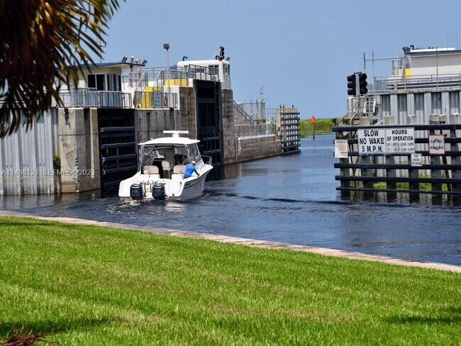 Building Photo - 500 N Francisco St