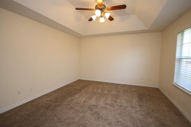 Building Photo - Spacious 4BR Home in Robin's Ridge with Soaring Ceilings, Guest Suite & Two-Car Garage