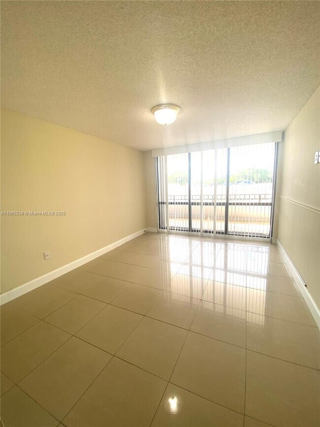 Building Photo - 13953 Kendale Lakes Cir
