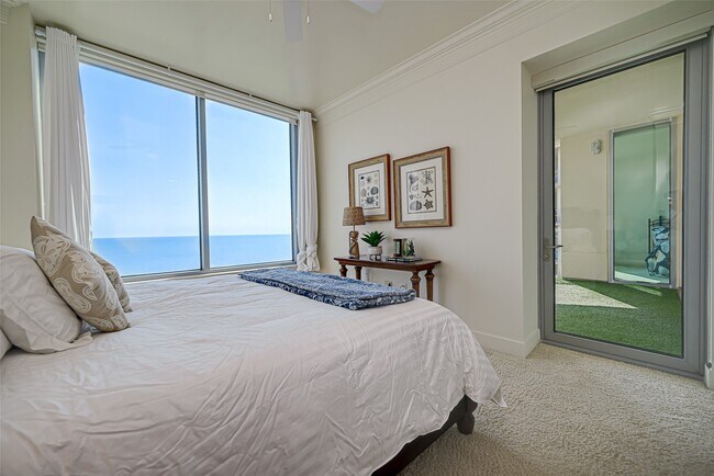 Building Photo - 801 E Beach Dr