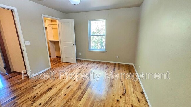 Building Photo - 1330 Corbet Dr