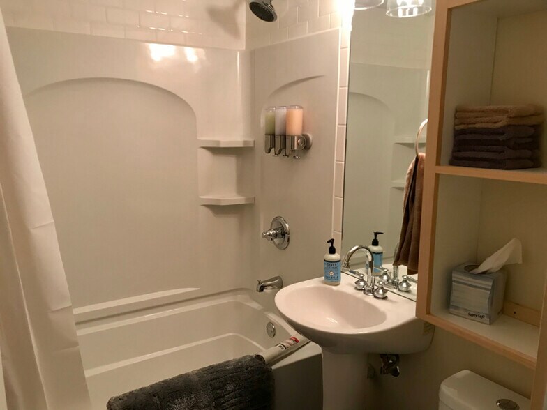 Building Photo - 3925 White Birch Dr