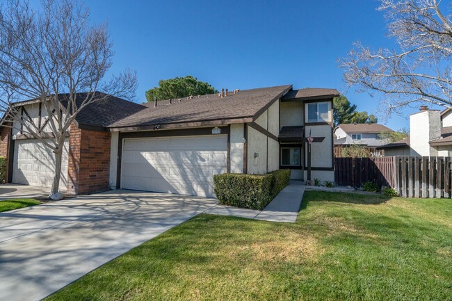 Primary Photo - American Beauty Garden 4 Bedroom Home in C...