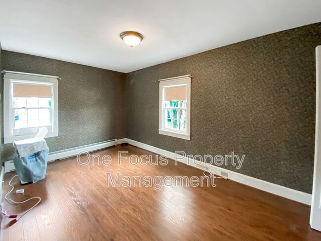 Building Photo - 2216 Lincoln Dr