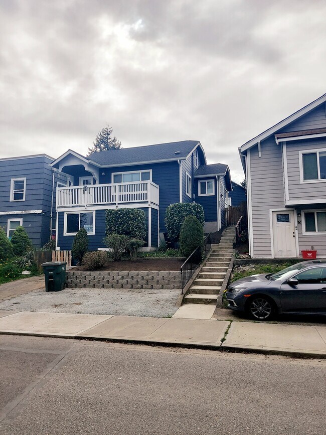 Primary Photo - 3210 Lombard Ave