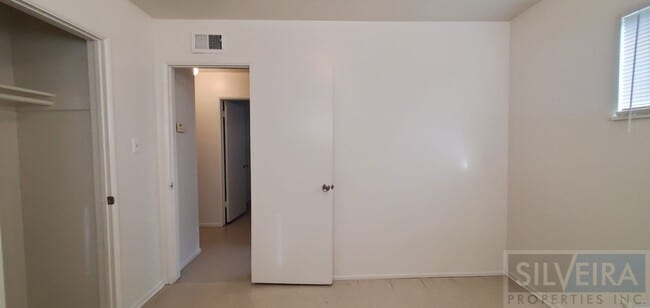 Building Photo - Three Bedroom Home In Santa Maria!