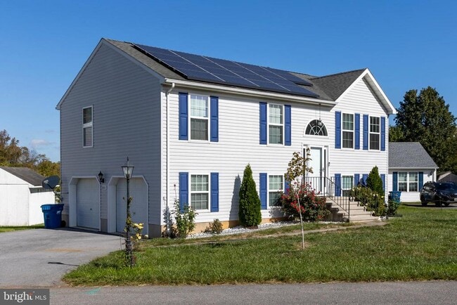 Building Photo - 18500 Bull Run Dr