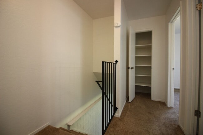 Building Photo - 2 Bedroom Condo Near Coddingtown