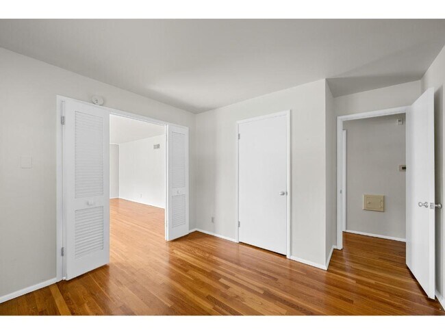 Building Photo - 718 Wenneker Dr