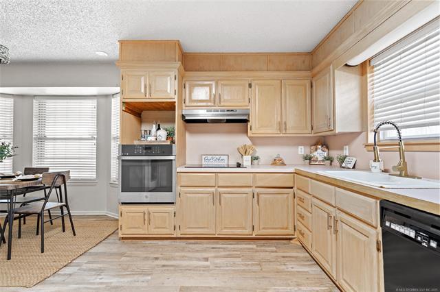 Building Photo - 2026 11th Ave NW