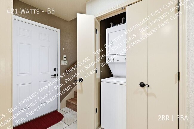 Building Photo - 421 Watts-B5