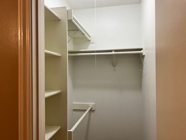 Building Photo - 411 Hickory Rd