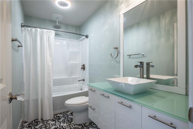 Building Photo - 26152 Los Viveros
