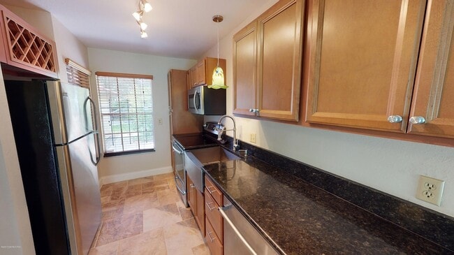 Building Photo - 1527 Waldorf Cir NE