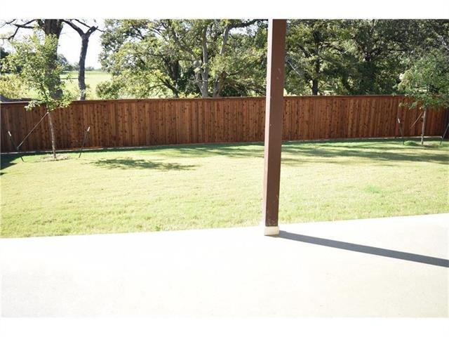 Building Photo - 115 Oakwood Ln