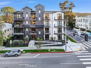 Building Photo - 10352 Riverside Dr