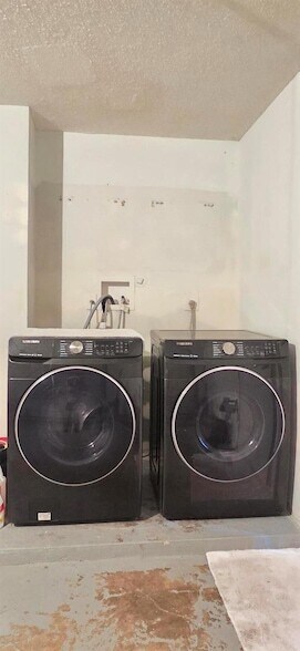 Building Photo - 661 Lake Wellington Dr