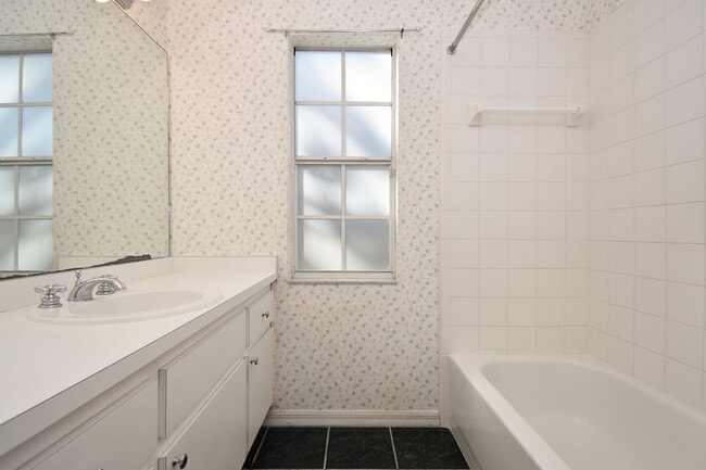 Building Photo - 3929 NW 62nd Ave