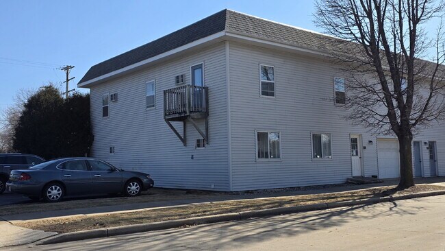 Building Photo - "Cozy Upper Studio Apartment in the Heart of Kimberly!"