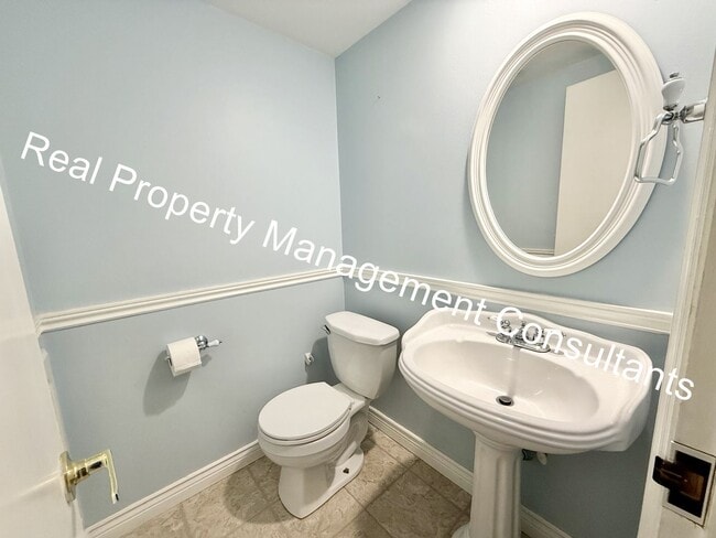 Building Photo - Beautiful Condo on the Plaza with City Vie...