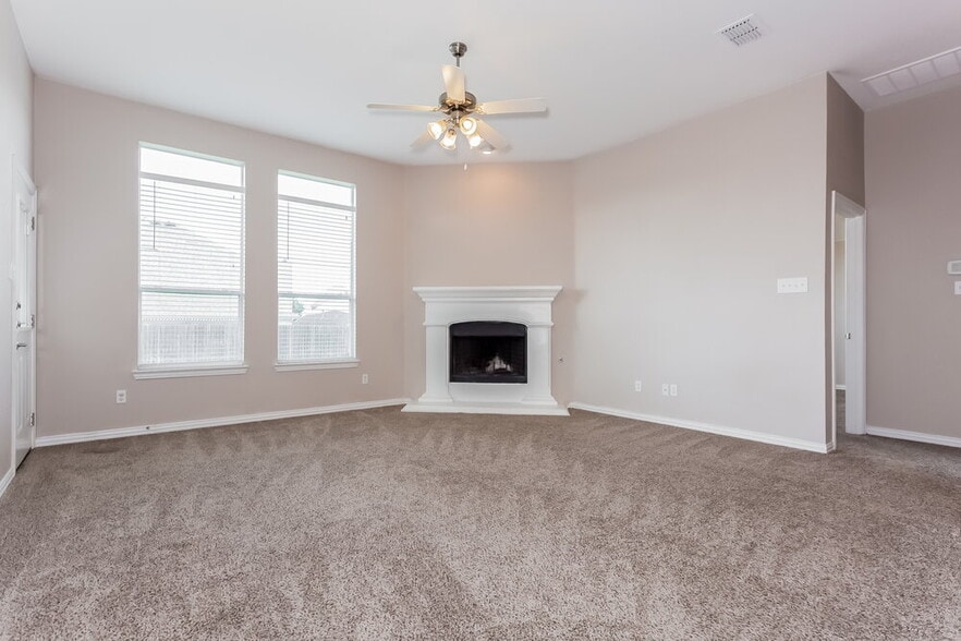 Building Photo - 4613 Daisy Leaf Dr