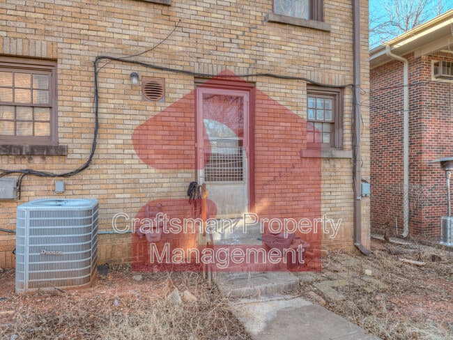 Building Photo - 1801 NW 22nd St