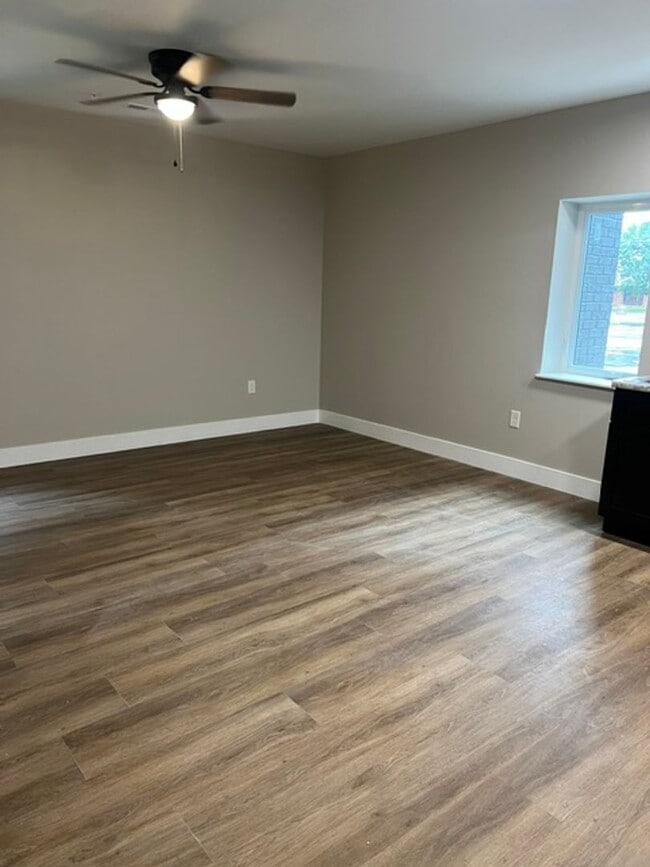 Building Photo - 403 McFarland St