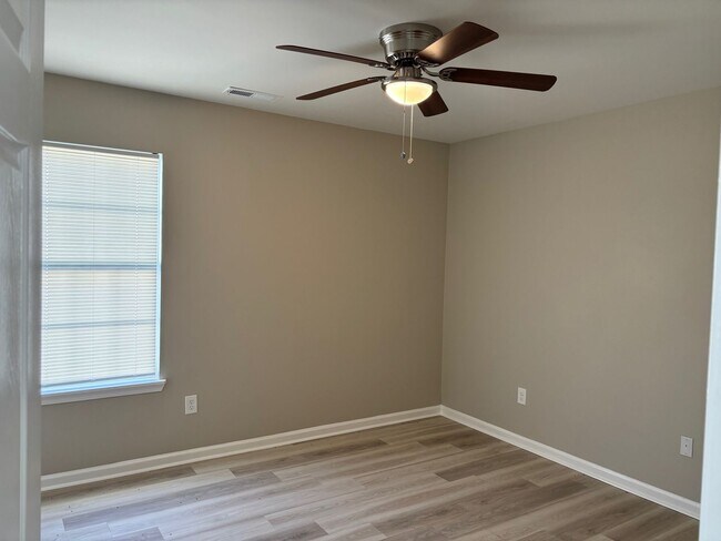 Building Photo - NEWLY RENOVATED 3 BED, 2 BATH HOME IN HIGH POINT!