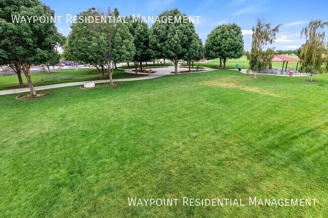 Building Photo - 2686 Vallin Ave N