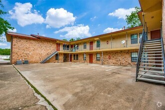 Building Photo - 1108 N Elm St