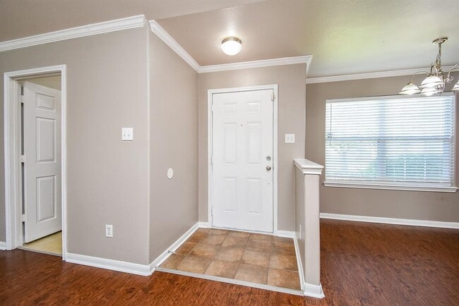 Building Photo - 6902 Manor Terrace Ln