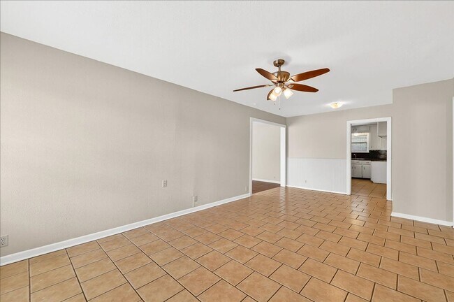 Building Photo - 929 Ashland Dr