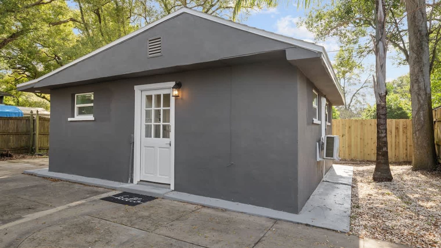 Building Photo - 1007 E Comanche Ave