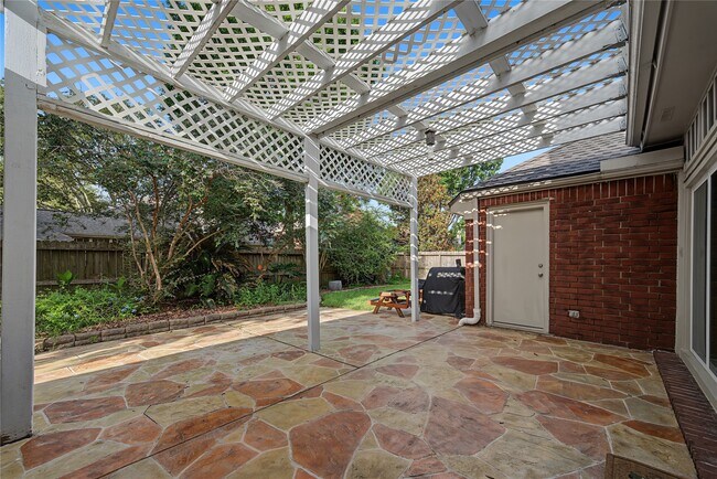 Building Photo - 14135 Swallowfield Dr