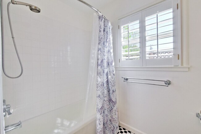 Building Photo - Wow! What a Great Home! Available Soon!