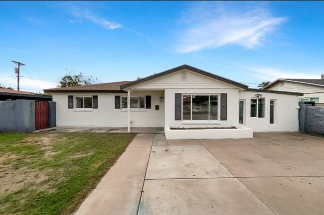 Primary Photo - 3235 E Willetta St