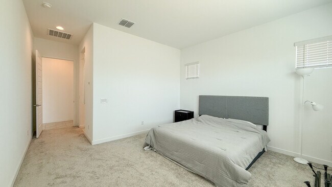 Building Photo - 2041 W Sierra Sunset Trail