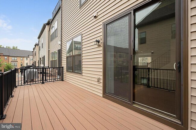 Building Photo - 6230 Almerico Pl